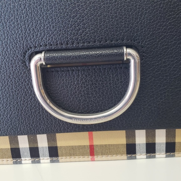 Burberry Medium Vintage Black D-Ring Bag - Picture 4 of 8